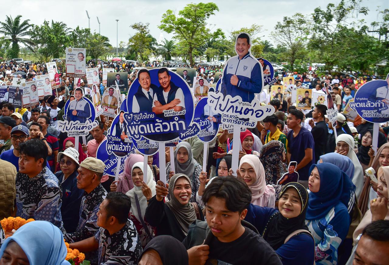 Supporters of the Bhumjaithai Party hold placards on the first day of the registration for Thailand's upcoming general election at the provincial hall in Narathiwat, Thailand on Dec. 27, 2025. (AFP Photo)