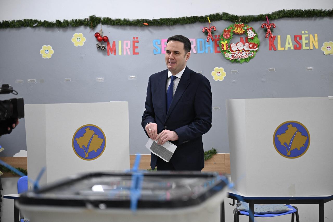 Leader of the Democratic League of Kosovo (LDK) Lumir Abdixhiku prepares to cast his ballot at a polling station in Pristina on Dec. 28, 2025. (AFP Photo)
