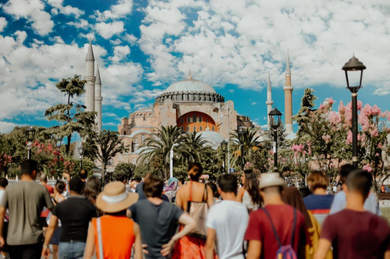 Crowds of visitors walk toward the Hagia Sophia in Istanbul, Türkiye. (Adobe Stock Photo)