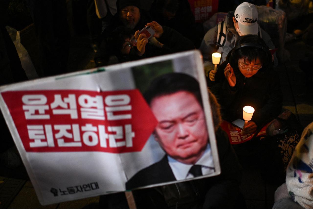 People take part in a candlelight vigil as they call for the resignation of South Korea President Yoon Suk Yeol in Seoul, S. Korea, Dec. 4, 2024. (AFP Photo)