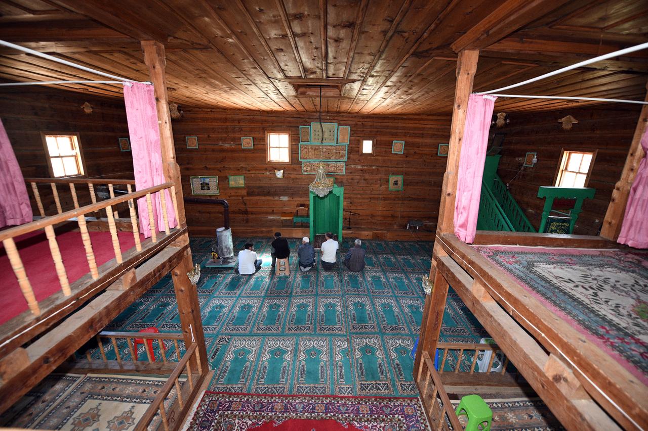 Historic mosque in Türkiye's Kastamonu built 'without nails' continues to stand over a century