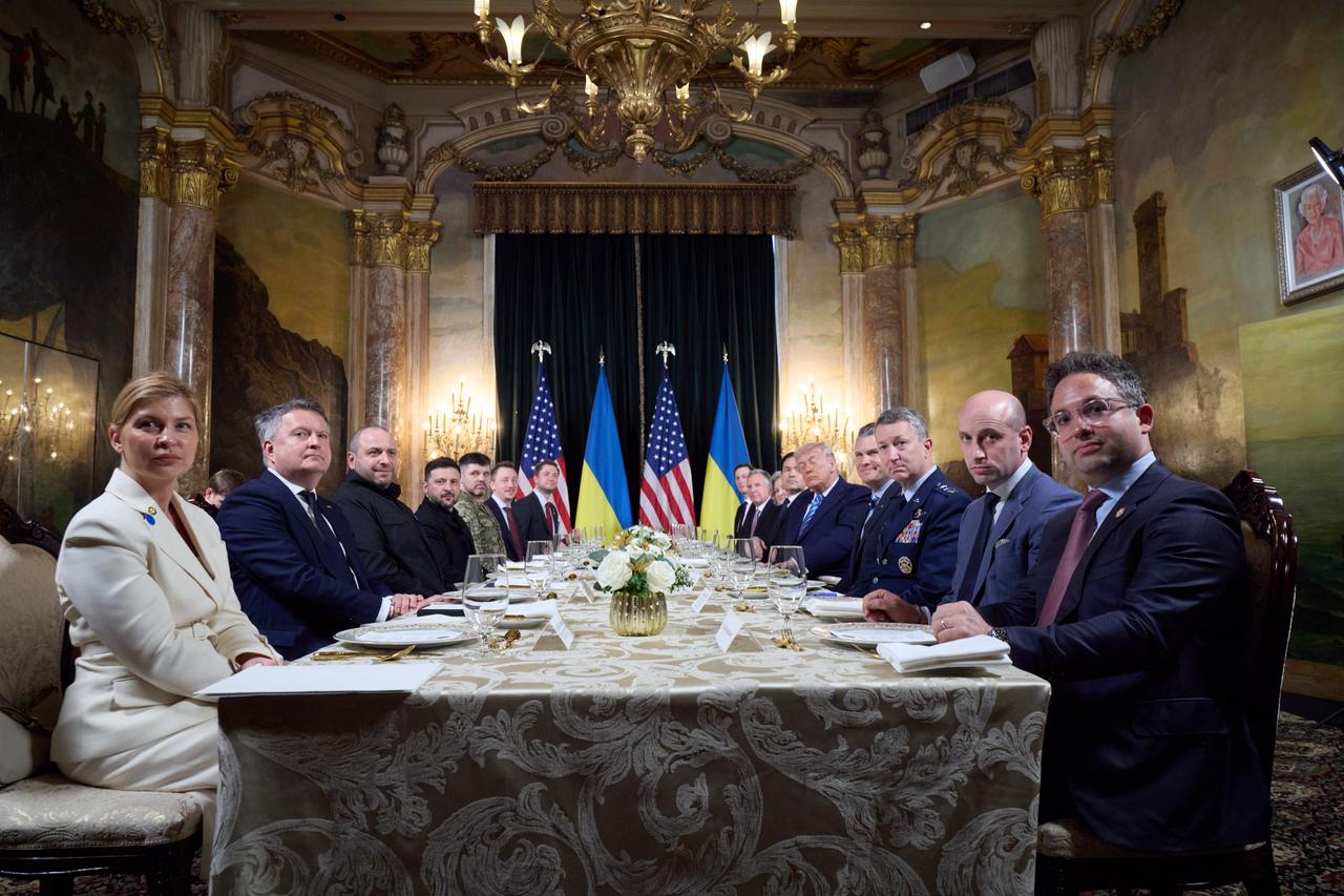 U.S. President Donald Trump and President of Ukraine Volodymyr Zelenskyy have a closed-door lunch following a meeting at Trump's Mar-a-Lago residence in Florida, United States on December 28, 2025. (Ukrainian Presidency / AA Photo)