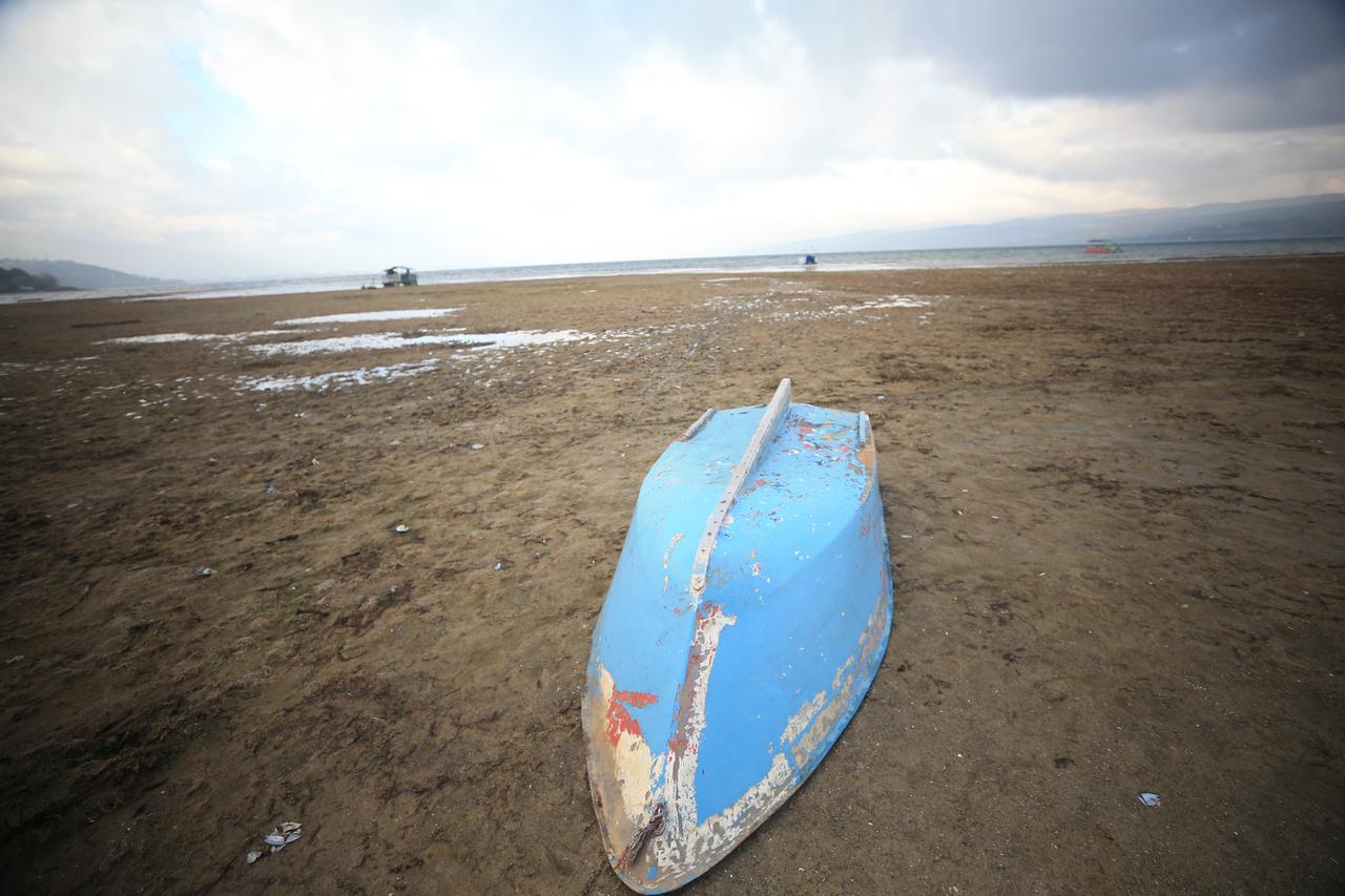 The water level in Lake Sapanca has dropped to 28.45 meters due to insufficient rainfall, uncontrolled water use and drought. Sakarya, Türkiye, December 28, 2025. (AA Photo)