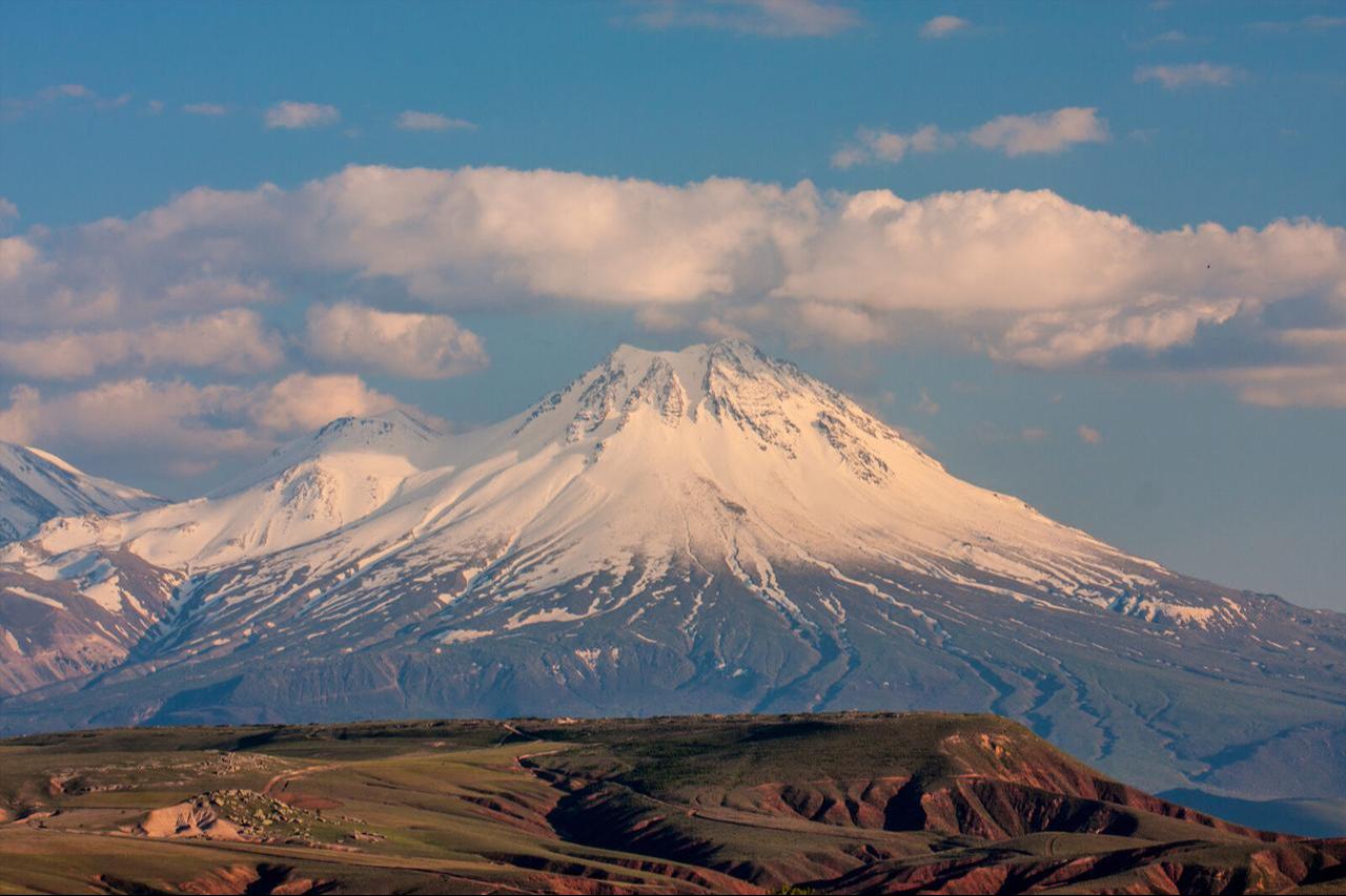 Snowy peaks of large and small Mount Agri, Türkiye. (Adobe Stock Photo)