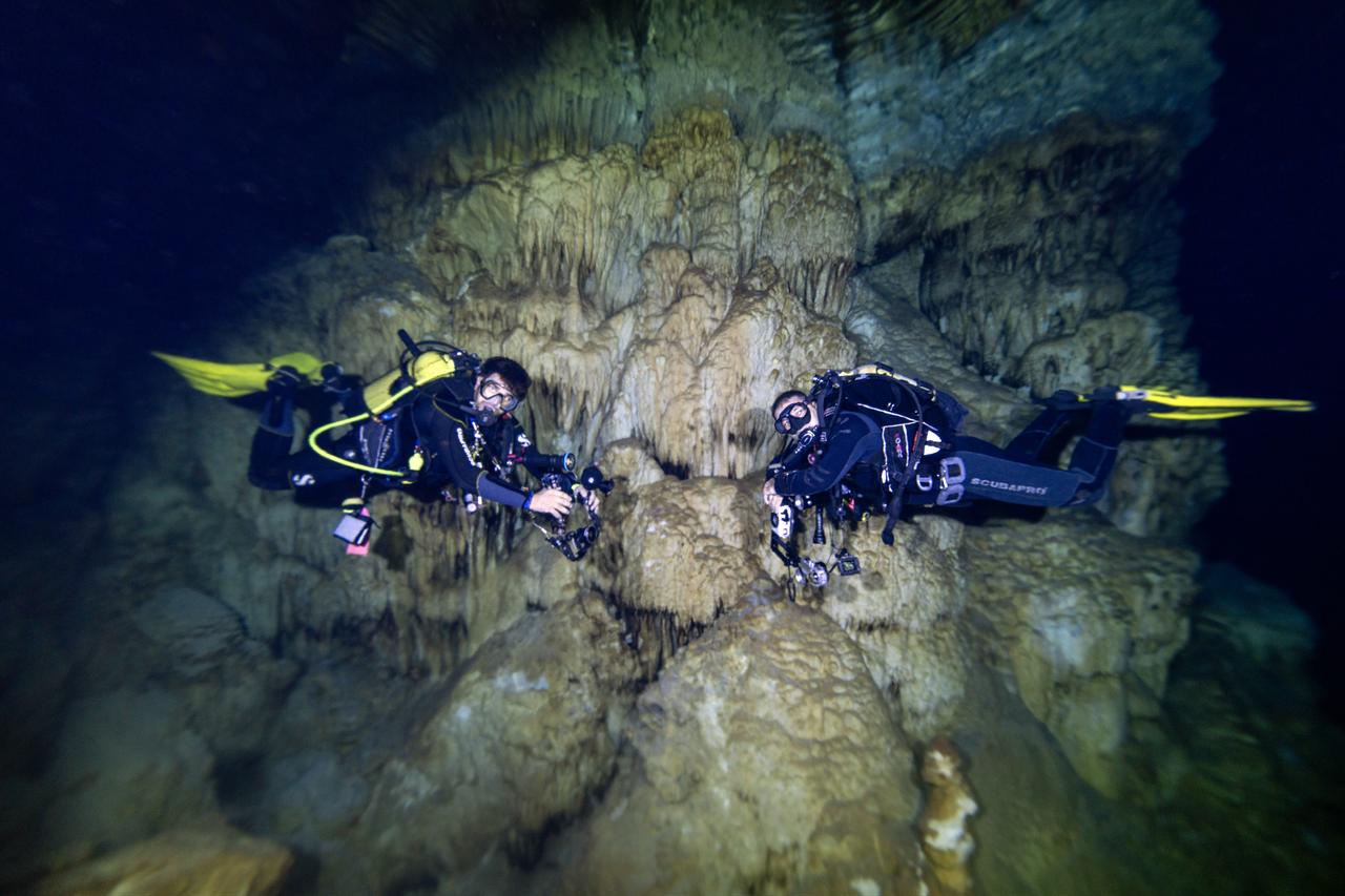 Tahsin Ceylan, underwater documentary filmmaker and cinematographer who preserves hydrogeological and atmospheric data related to the Ice Age, leads the dive in Aydincik district of Mersin, Türkiye, Nov. 25, 2025. (AA Photo)