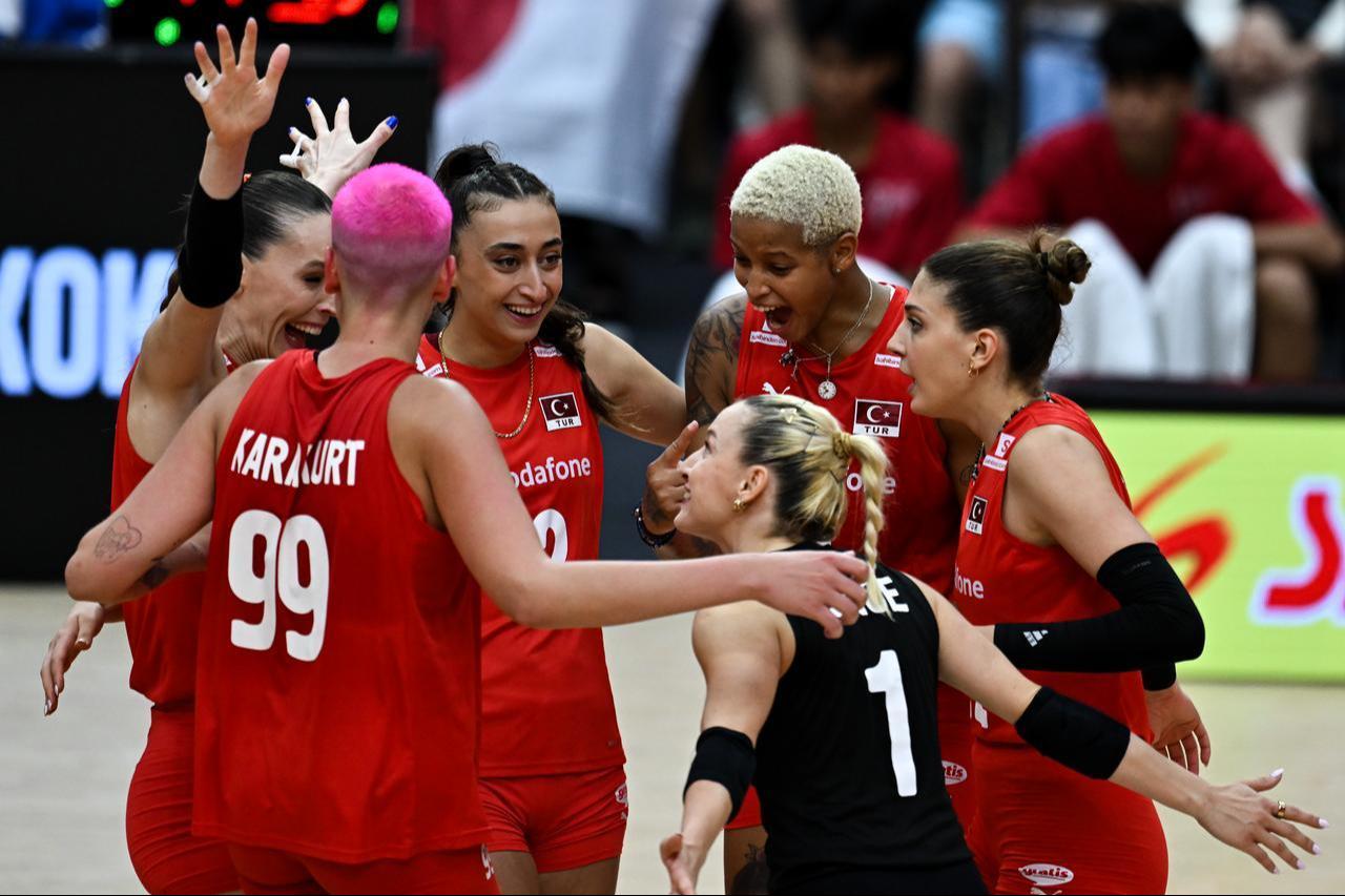 Players of Türkiye celebrate after a score during the FIVB Women’s Volleyball World Championship semi-final match between Türkiye and Japan at Huamark Indoor Stadium in Bangkok, Thailand, Sep. 06, 2025. (AA Photo)