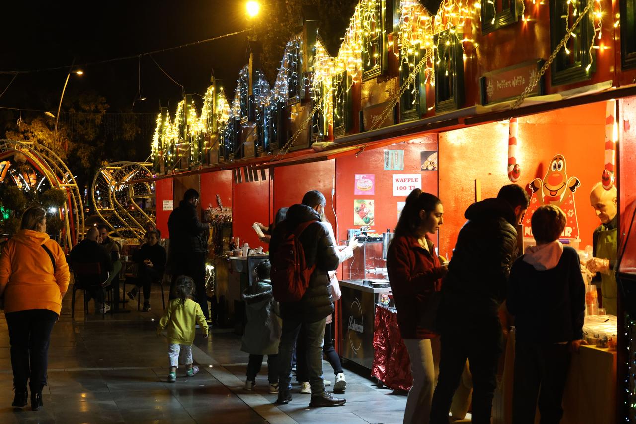 Shoppers explore artisan stalls decorated with festive lights during the opening night of the Marmaris New Year Festival in Marmaris, Mugla, Türkiye, Dec. 2, 2025. (AA Photo)
