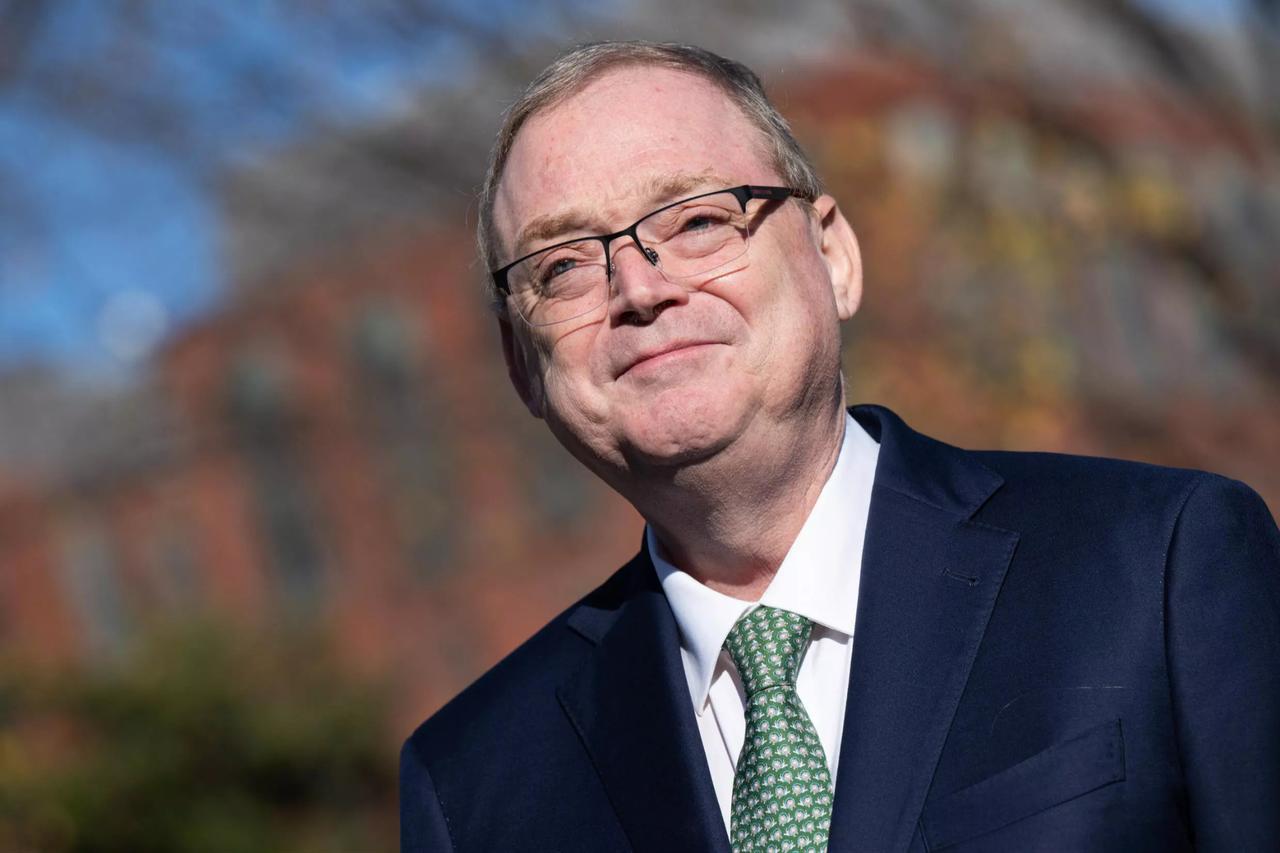 Trump set to announce Fed chair in early 2026, hints at Kevin Hassett as top pick