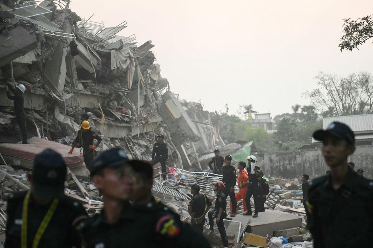 Rescuers search for survivors, after earthquake struck central Myanmar, amid the rubble of the collapsed Sky Villa Condominium building in Mandalay, Myanmar, March 29, 2025. (AFP Photo)