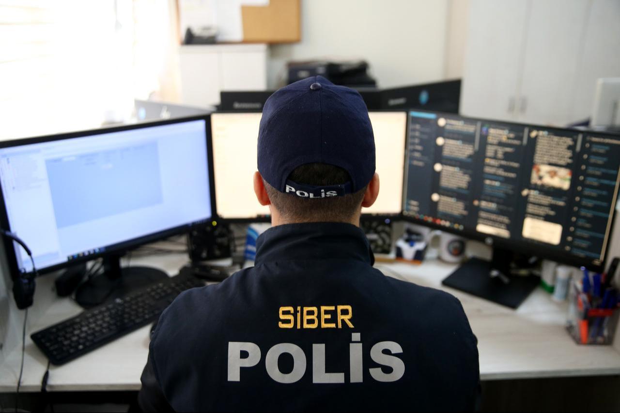 Police officer from the Anti-Cyber Crimes Department of the Security Directorate, accessed on Dec. 9, 2024. (AA Photo)