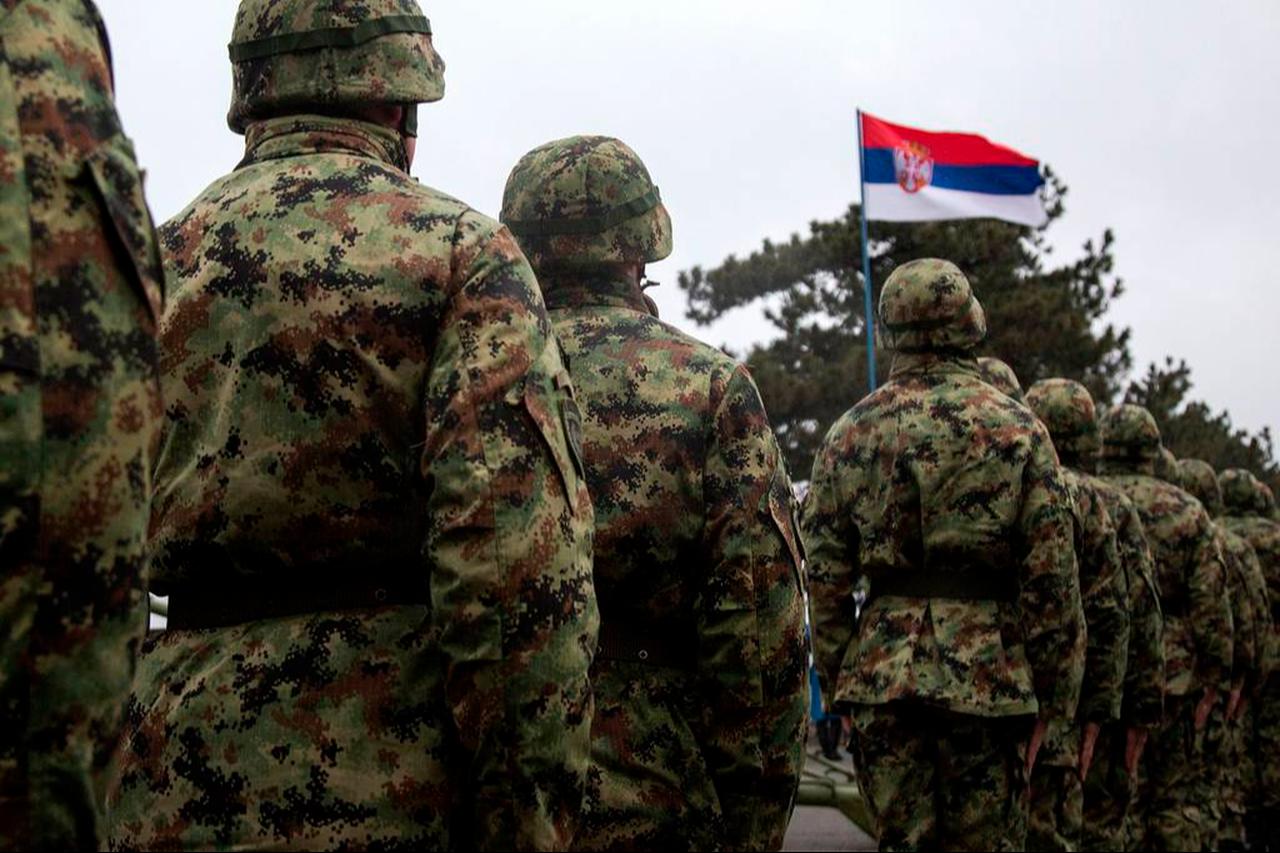 Serbian soldiers stand guard next to their national flag, accessed on Dec. 30, 2025. (AFP Photo)