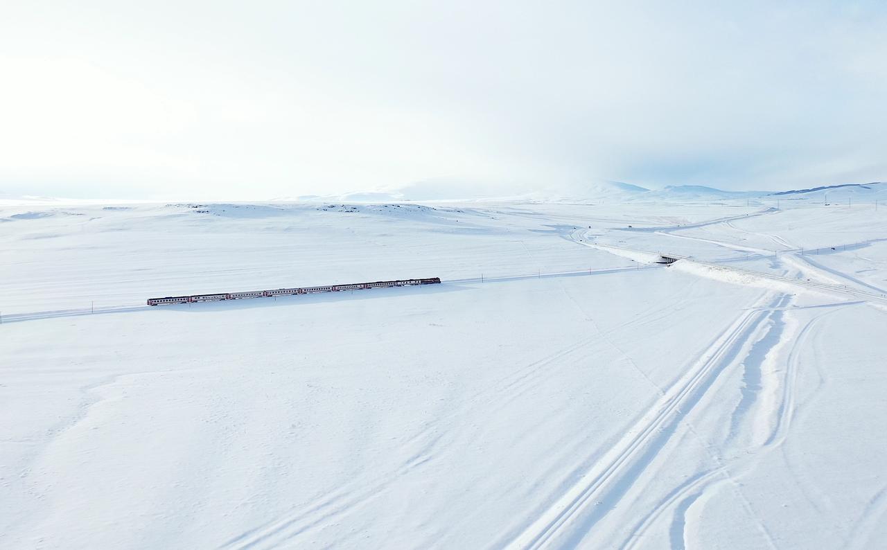Passengers traveling on one of the longest routes of the State Railways of the Republic of Türkiye (TCDD), the Ankara–Kars service of the Touristic Eastern Express, embark on a ‘fairytale journey’ through unique landscapes adorned with snow. Kars, Türkiye, December 30, 2025. (AA Photo)