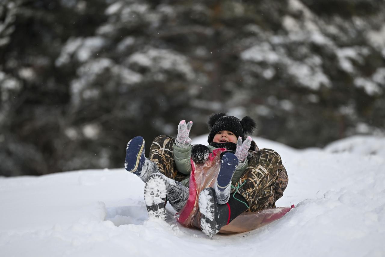 Snow and freezing temperatures shut schools in multiple provinces across Türkiye