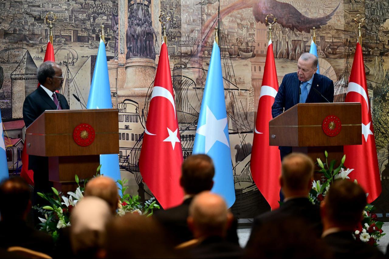 President Recep Tayyip Erdogan (R) and Somali President Hassan Sheikh Mohamud (L) hold a joint press conference in Istanbul, Türkiye, Dec. 30, 2025. (AA Photo)