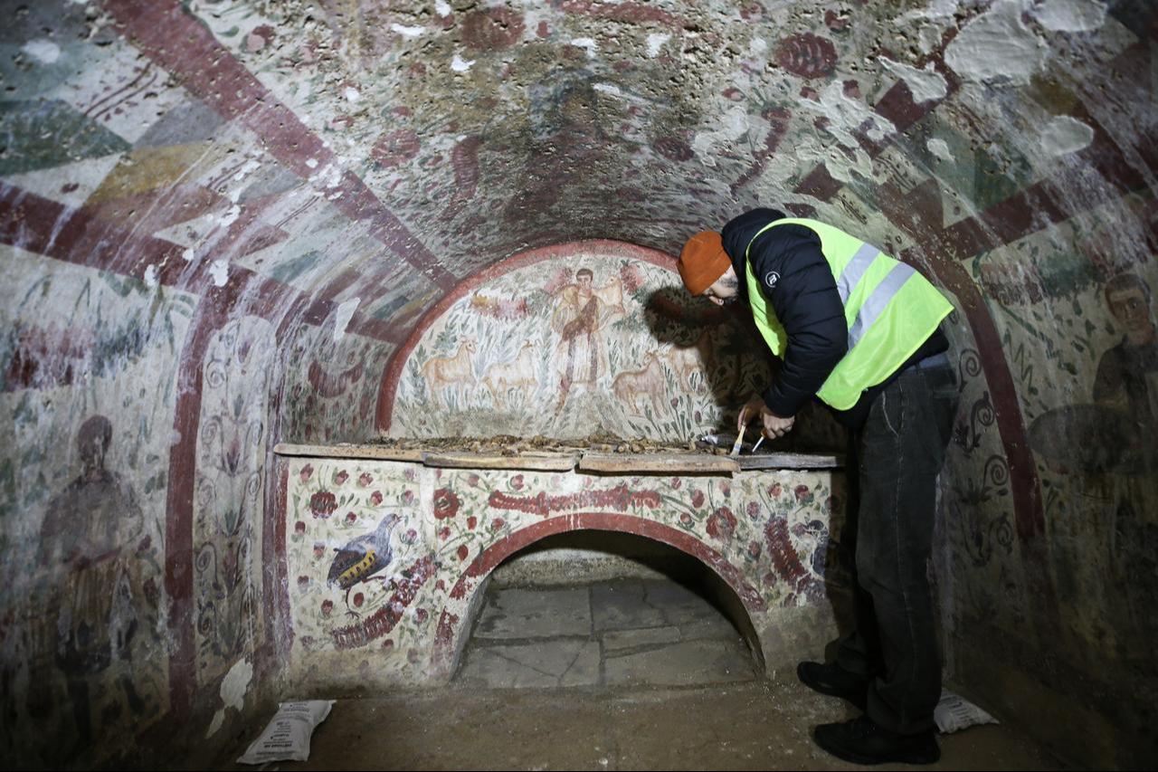 A view of the frescoed chamber tomb at Hisardere Necropolis in Iznik, Bursa, Türkiye, Dec. 31, 2025. (AA Photo)