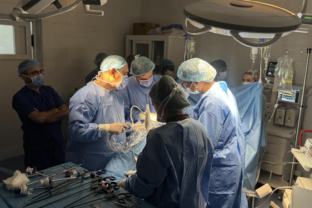 Turkish surgeons carry out Senegal’s first laparoscopic kidney transplants