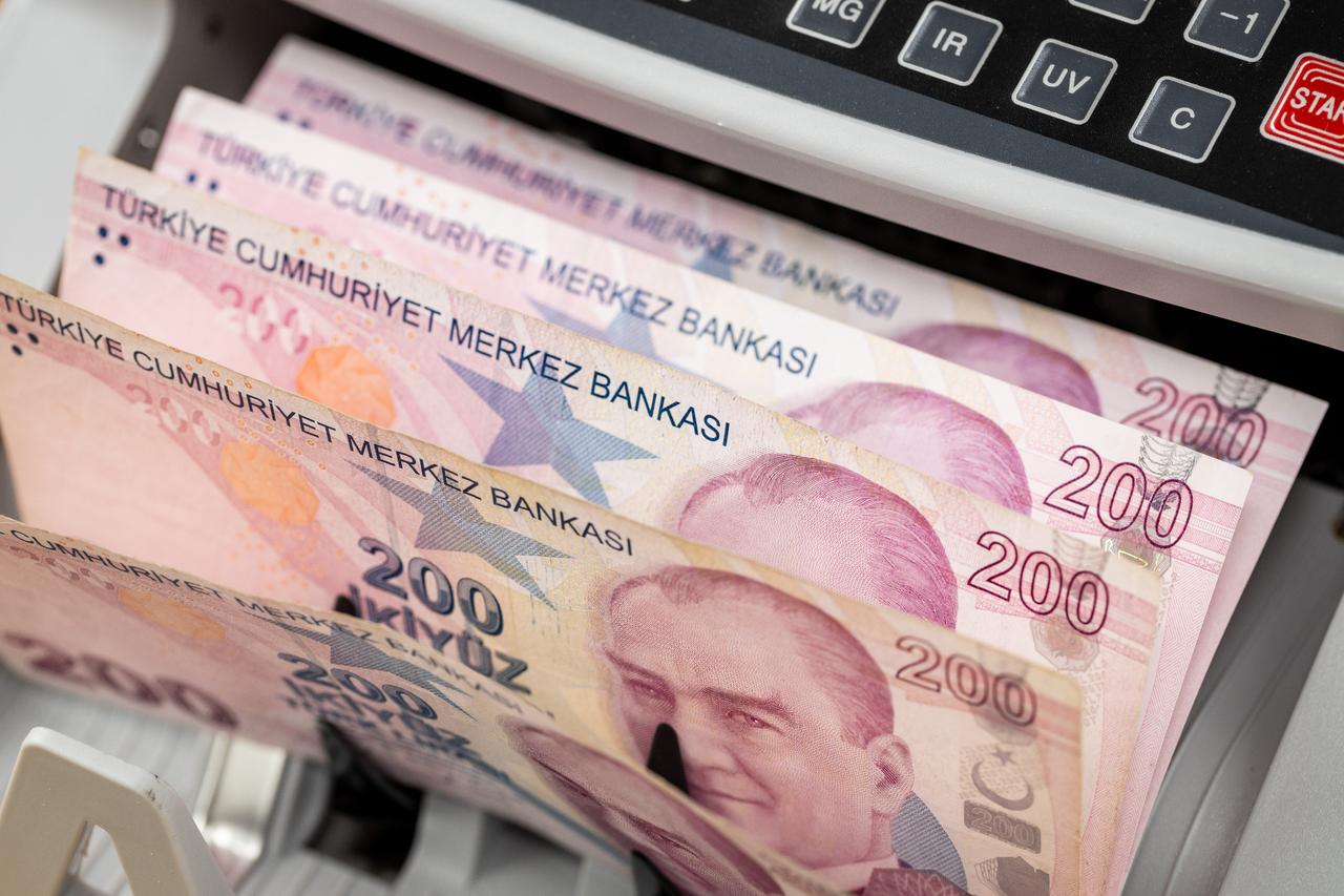 Türkiye caps hikes on vehicle taxes, stamp duties, exit charges at 18.95%