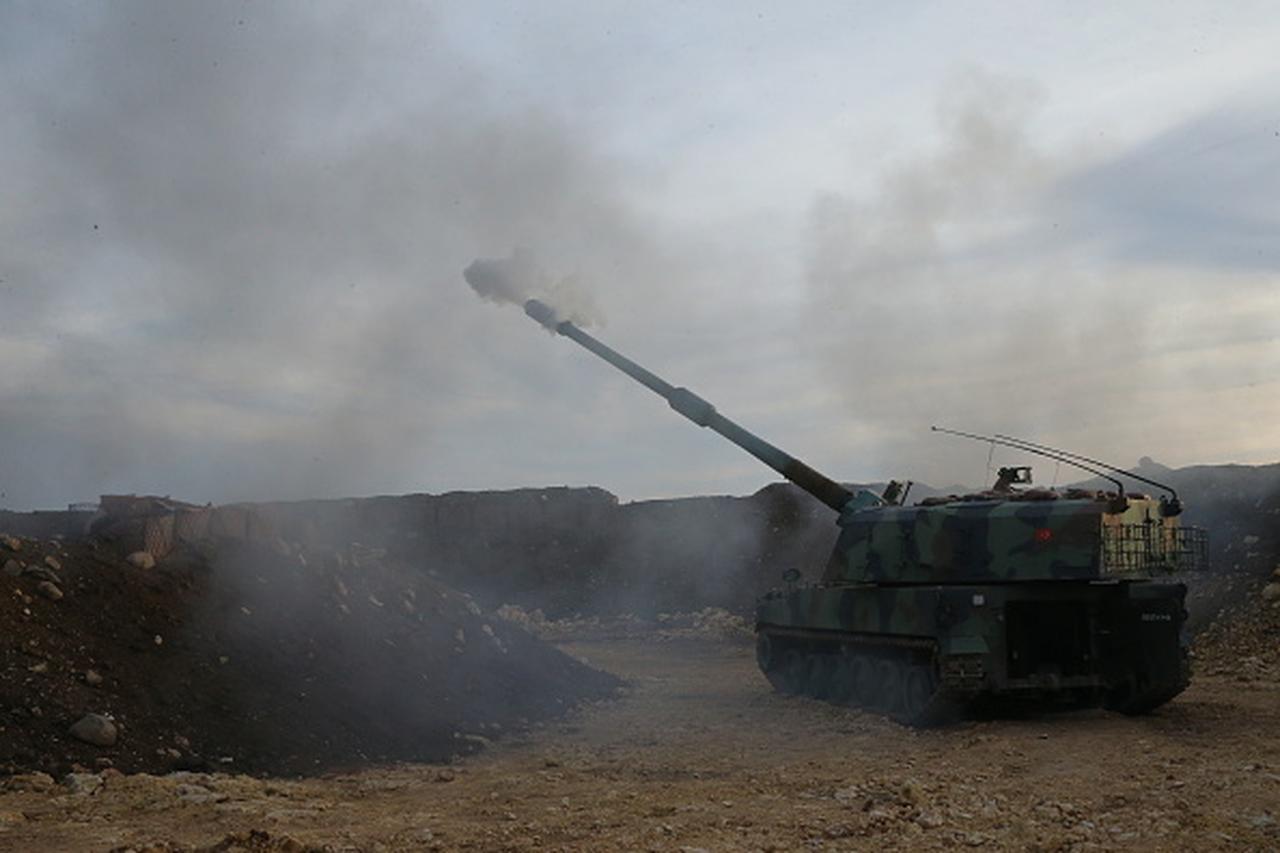 Turkish border troops launch response fires after missile strikes of the PKK terrorist group, in Gaziantep, Türkiye, on November 21, 2022. (AA Photo)