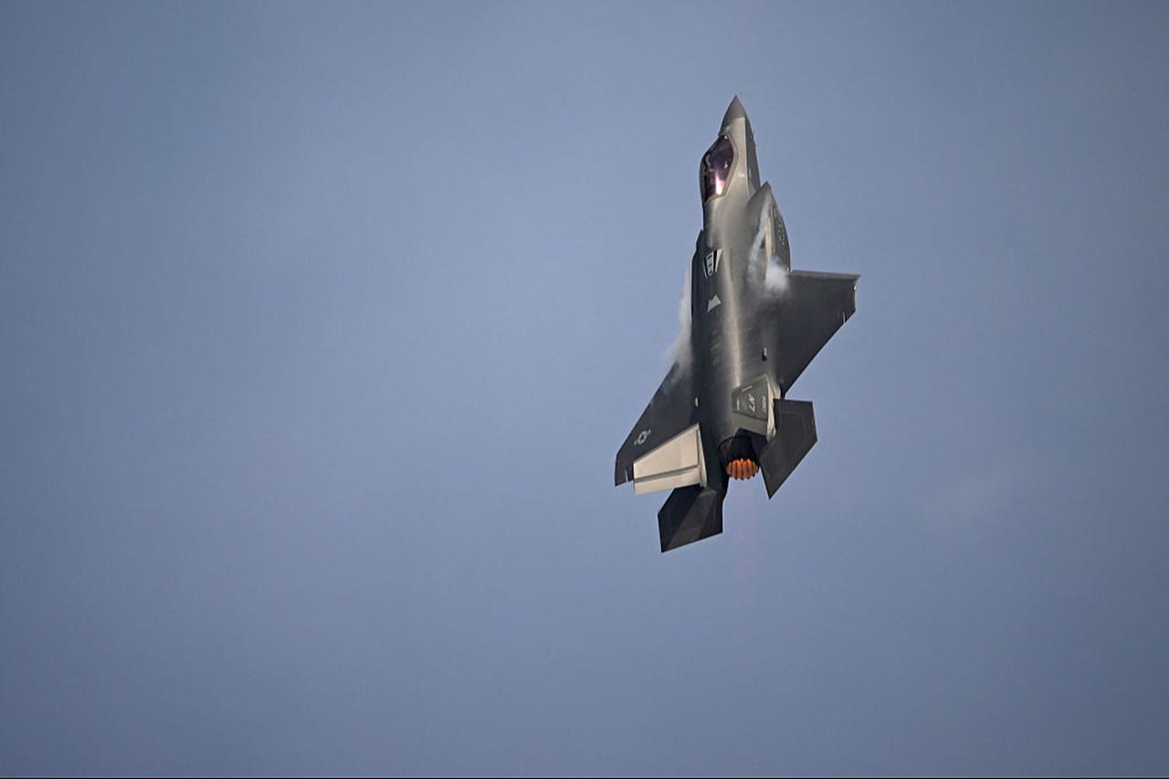 A Lockheed Martin F-35 Lightning II performs a display flight at Al-Maktoum International Airport during the Dubai Airshow 2025 in Dubai, November 17, 2025. (AFP Photo)