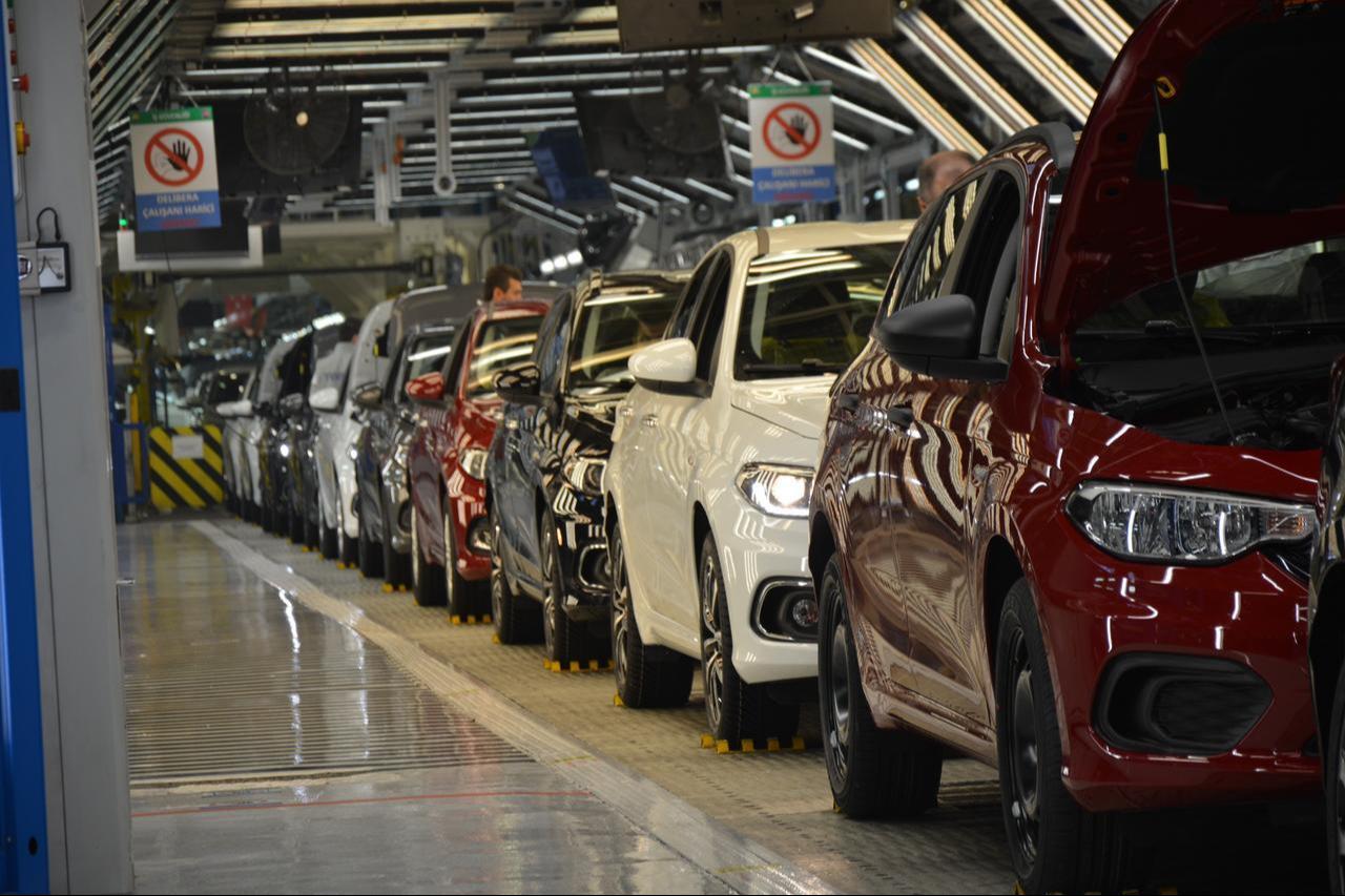 Newly built vehicles progress along the assembly line at Tofas’ production plant in Bursa, Türkiye. (IHA Photo)