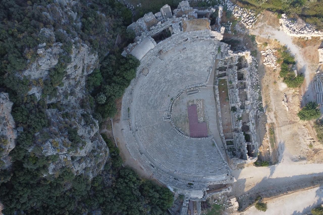 Antalya’s ancient theaters keep gladiator echoes alive in modern tourism