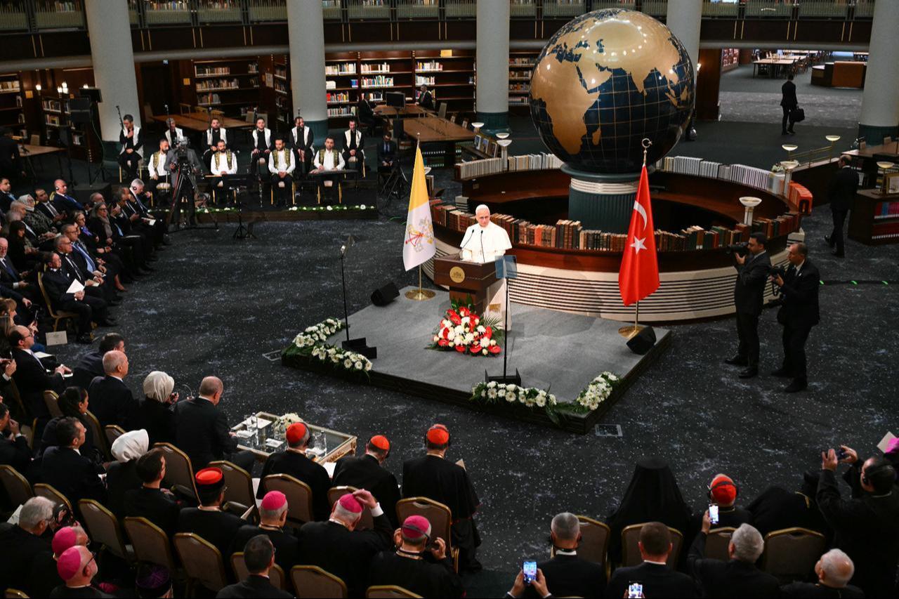 Pope Leo XIV speaks in front of Turkish President Tayyip Erdogan during a meeting with authorities, civil society, and the diplomatic corps at the National Library of the Presidential Palace in Ankara, on Nov. 27, 2025. (AFP Photo)