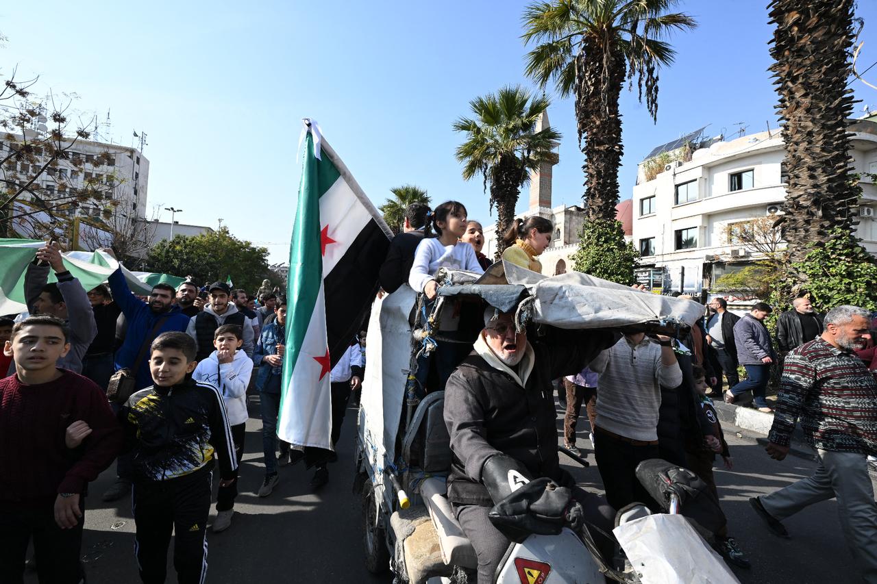 Syria makes modest return to global economy