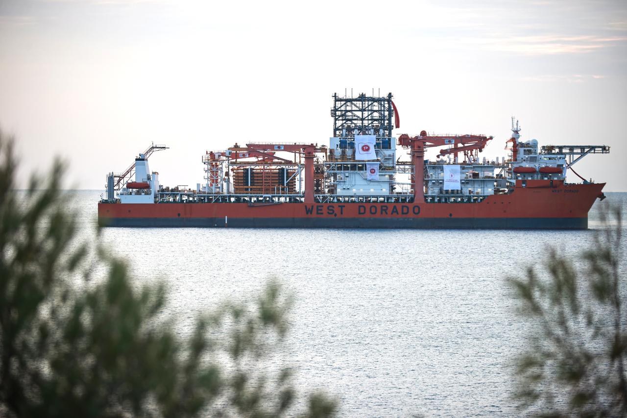 Türkiye’s sixth deep-sea drilling vessel, which will operate in the Black Sea, has anchored off the coast of Tasucu Port in Mersin, Türkiye on Dec. 4, 2025. (AA Photo)