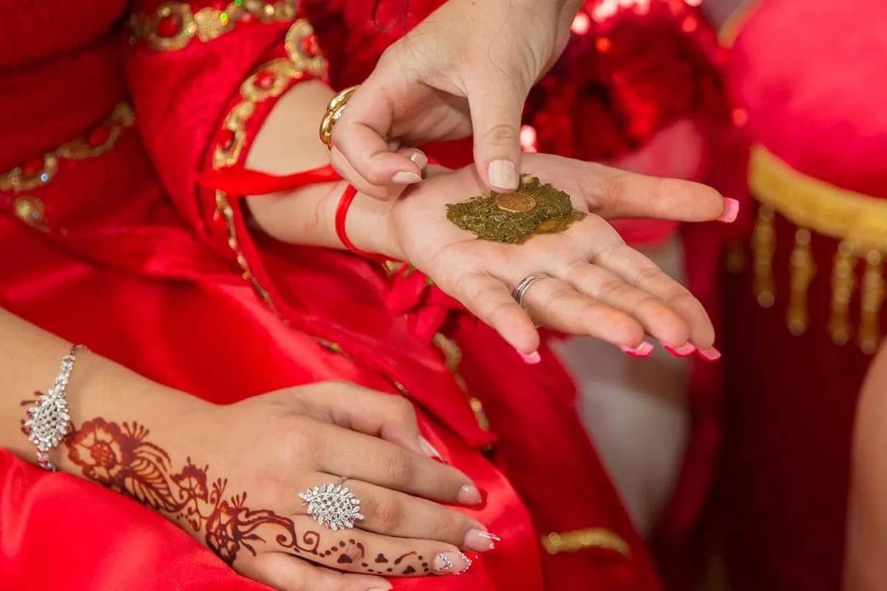 This image depicts a Henna Night (Kina Gecesi), a traditional pre-wedding ceremony. (Photo via GoTürkiye)