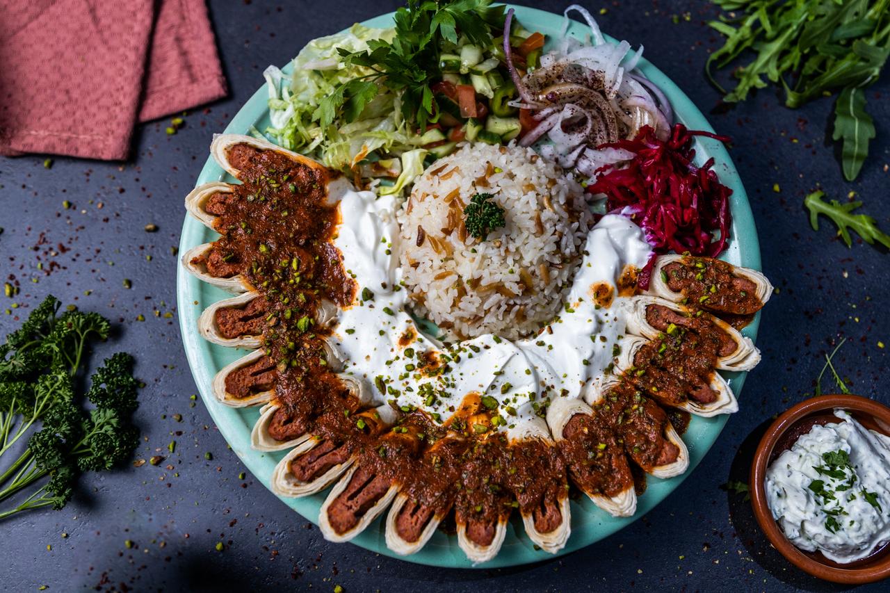 Lokanta-style Beyti, one of Türkiye’s most searched recipes in 2025. (Adobe Stock Photo)