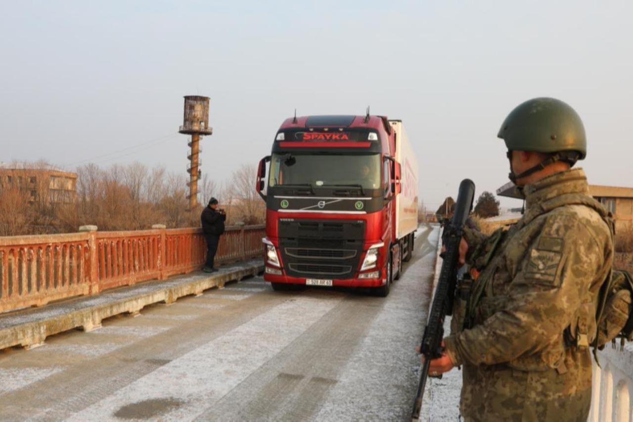 Greek farmer strike shuts down Türkiye border crossings for commercial trucks