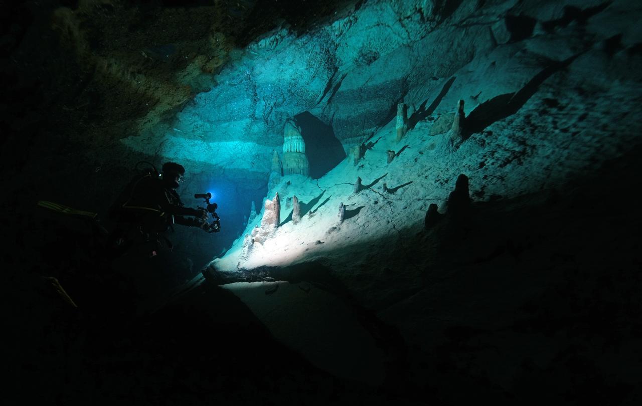 A 50-member diving team, including underwater documentary filmmaker and cinematographer Tahsin Ceylan, gathered in the city to promote the natural beauty beneath the sea. Hatay, Türkiye, December 8, 2025. (Tahsin Ceylan/ AA Photo)