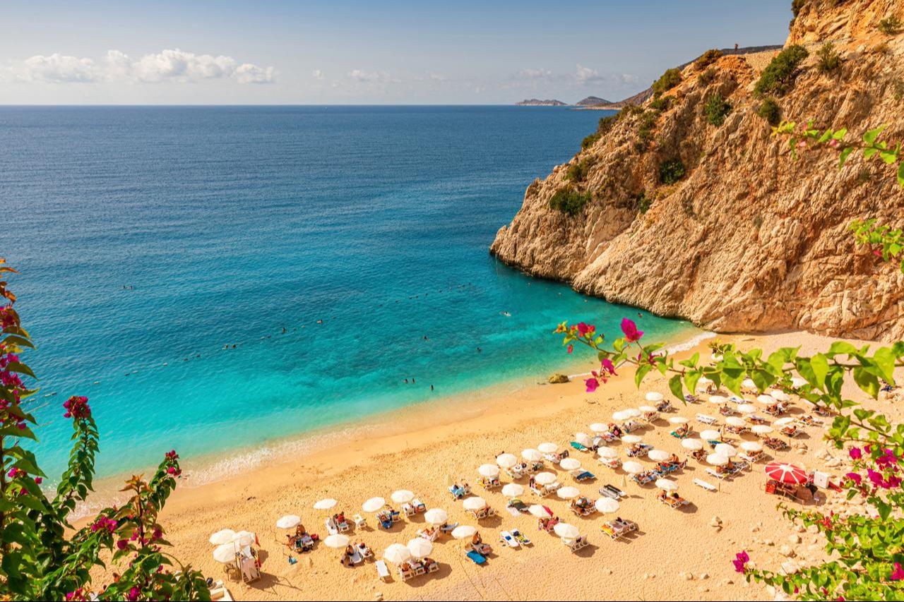 Kaputas Beach, Antalya, Türkiye — one of the Mediterranean’s most iconic turquoise bays, famous for its golden sand, dramatic cliffside setting, and crystal-clear waters. (Adobe Stock Photo)