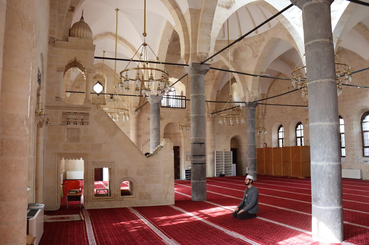 Interior details of commonly known as 'Firfirli Mosque', the Hz. Iyad Bin Ganem Mosque. Sanliurfa, Türkiye, December 8, 2025. (AA Photo)