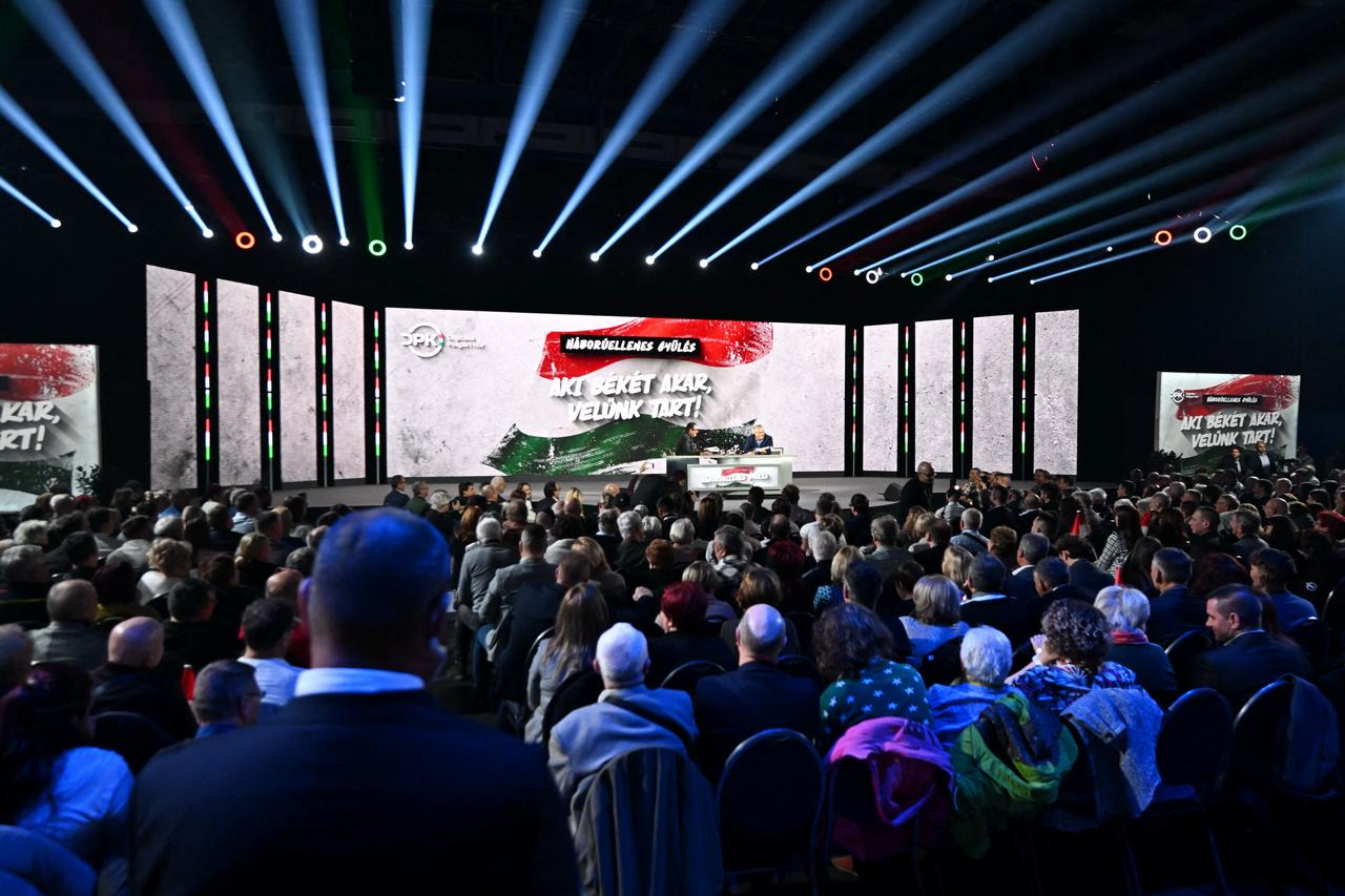 Supporters listen as Hungarian Prime Minister Viktor Orban (back R) is interview by reporter Janos Csiszar at the local sports hall of Kecskemet, Hungary on Dec. 6, 2025. (AFP Photo)