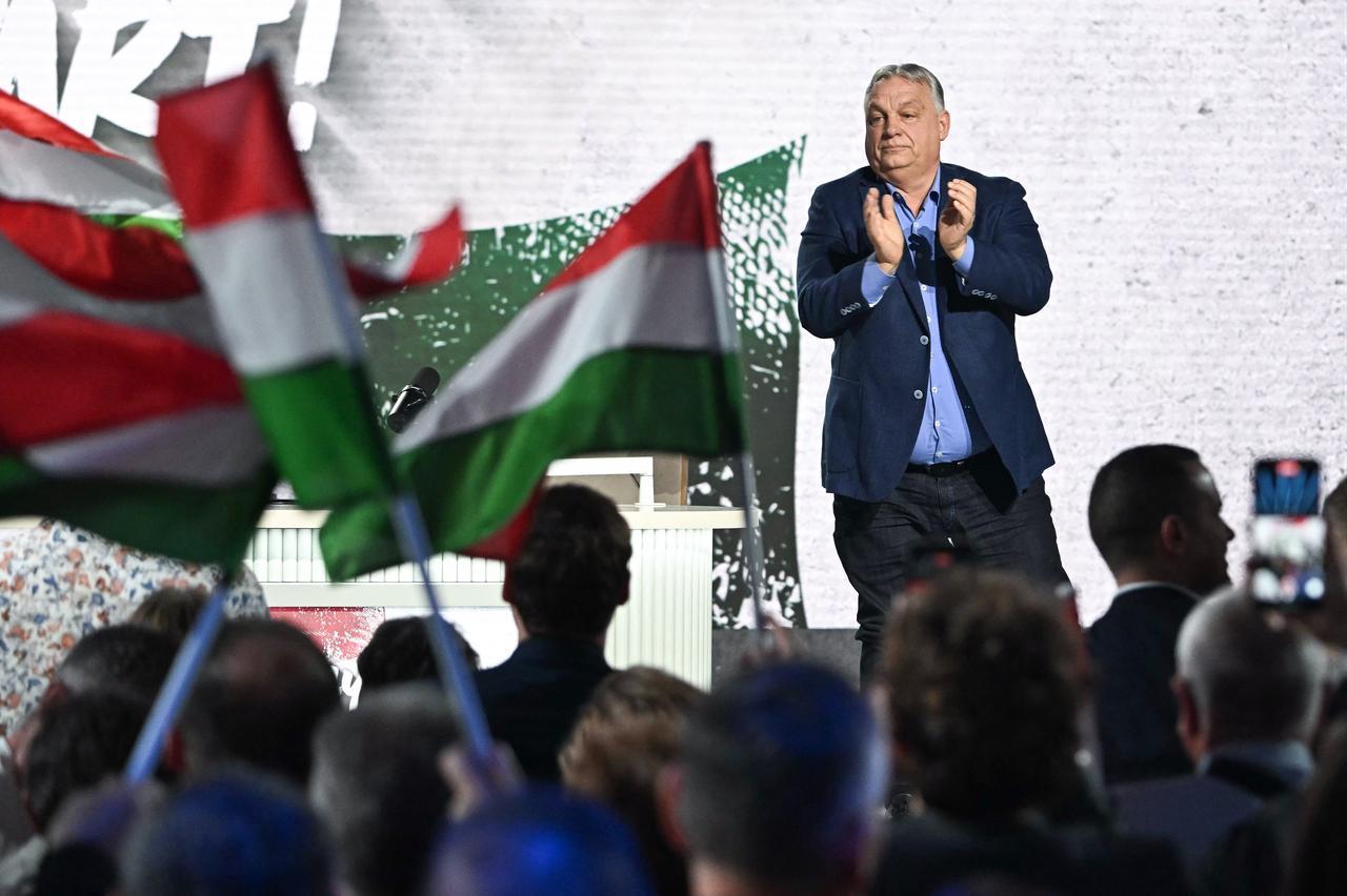 Hungarian Prime Minister Viktor Orban bids farewell to supporters at the local sports hall of Kecskemet, Hungary on Dec. 6, 2025. (AFP Photo)