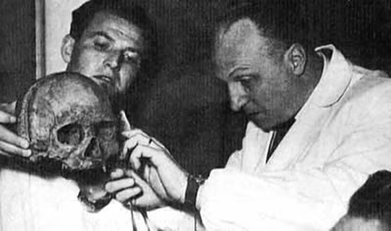 Santa's (?) skull being examined by Professor Luigi Martino at the St. Nicholas Center, Bari, Italy. (Photo via Venezia Pravoslavie for the St. Nicholas Center)