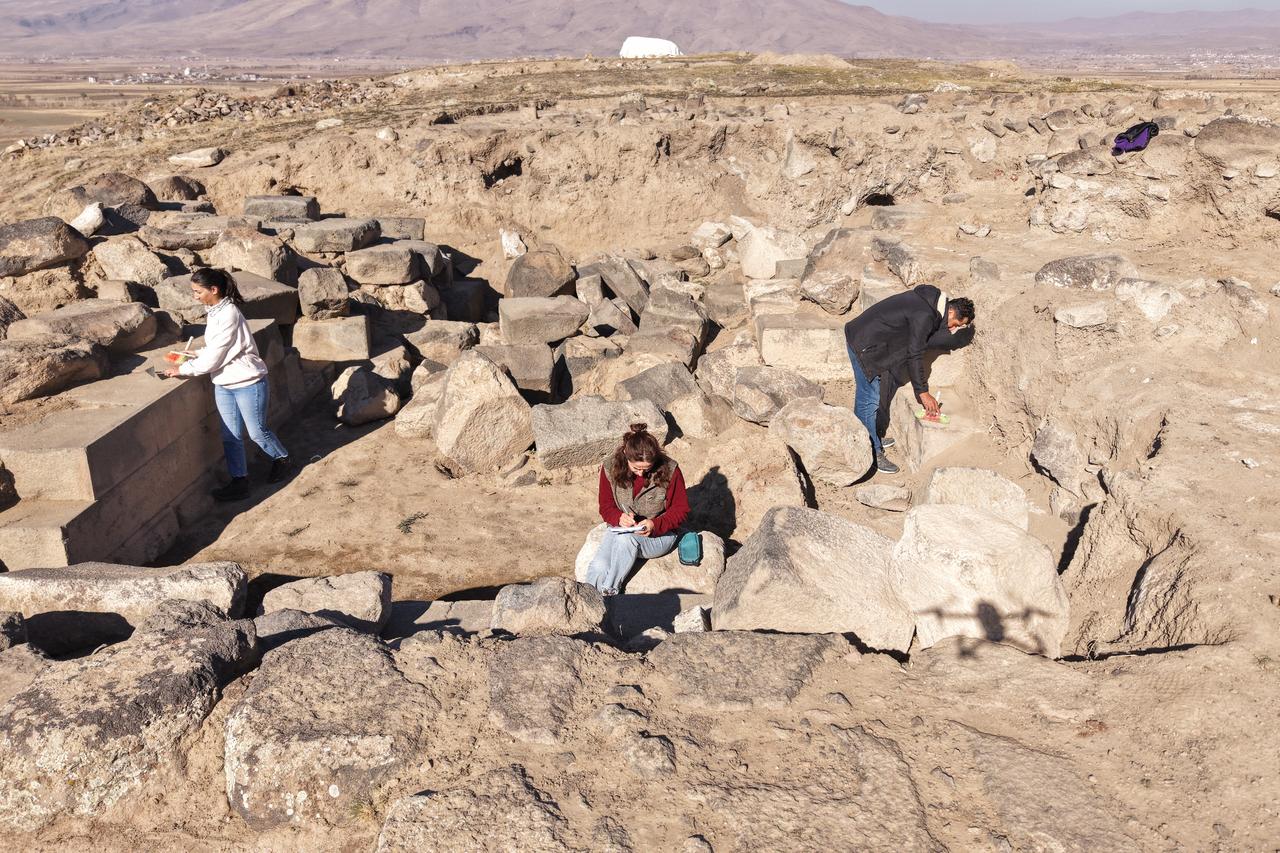 Monumental Urartian gate unearthed at Korzut Castle in eastern Türkiye