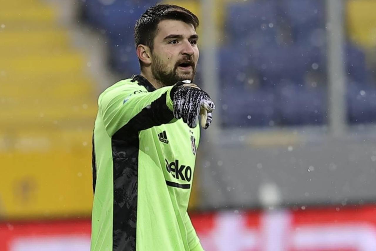 Sevilla eyes Besiktas goalkeeper Ersin Destanohlu for January transfer window