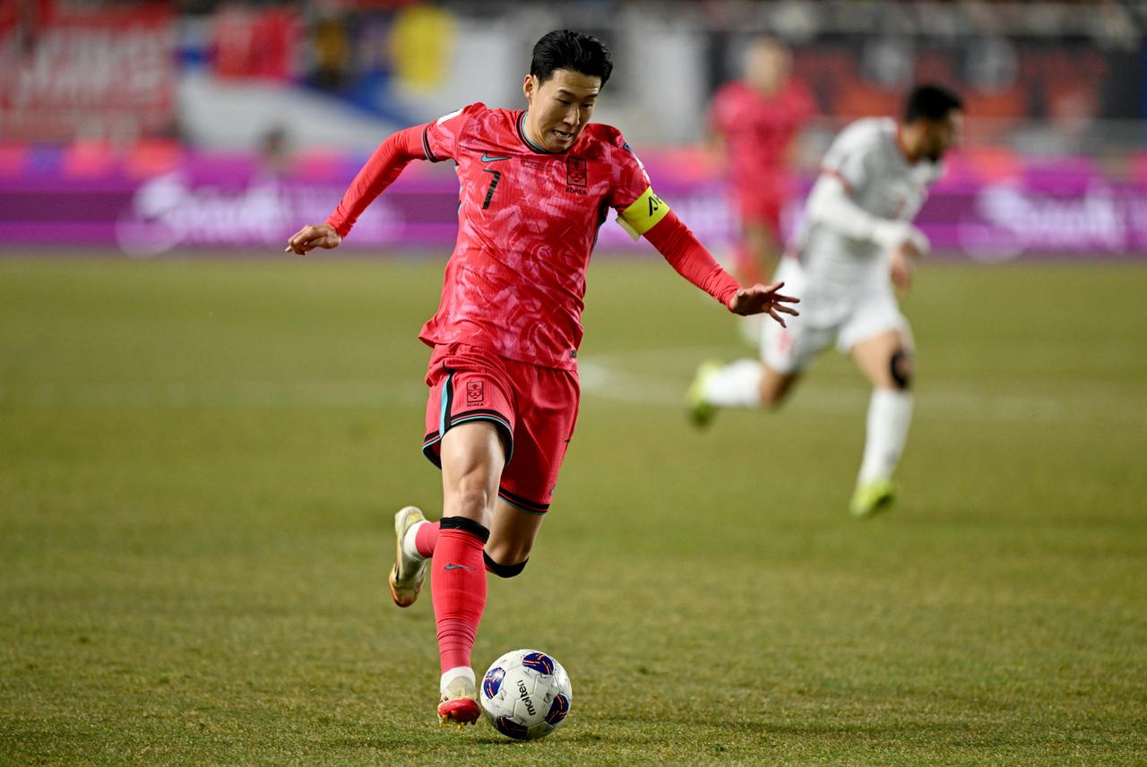 South Korea’s Son Heung-min handles the ball during the 2026 World Cup Asian qualifier match against Jordan in Suwon, March 25, 2025. (AFP Photo)