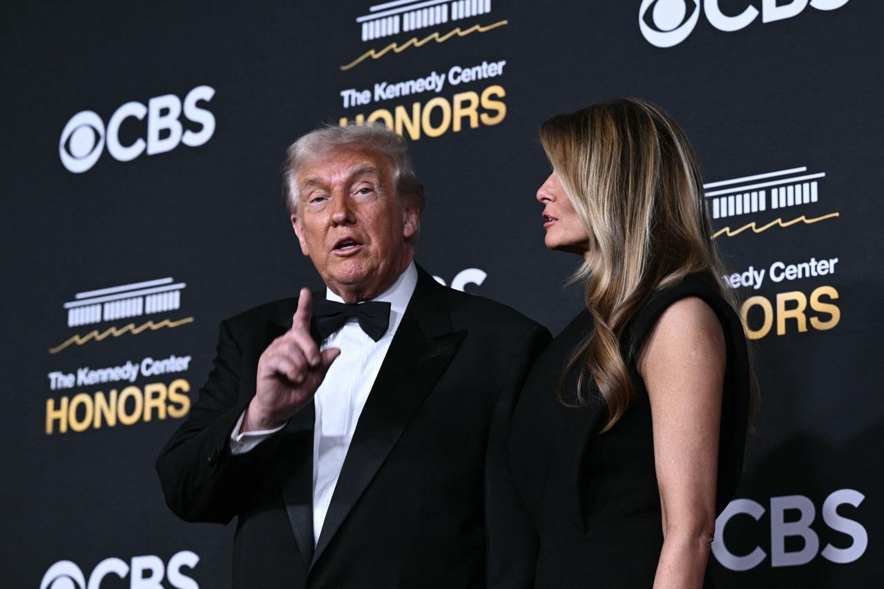 US President Donald Trump and First Lady Melania Trump arrive for the 48th Kennedy Center Honors gala at the Kennedy Center in Washington, DC, Dec. 7, 2025. (AFP Photo)