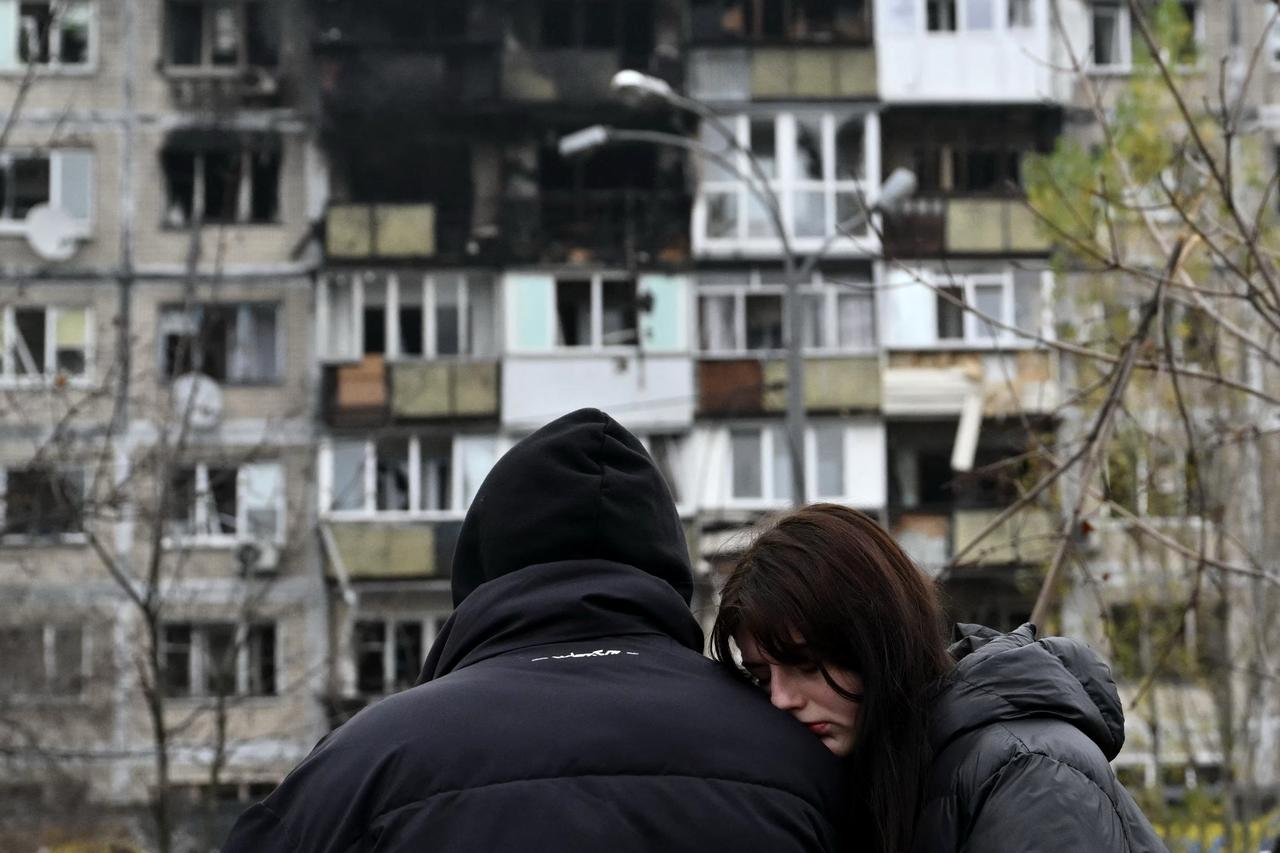 Local residents react in front of a damaged residential building following an airattack in Kyiv on November 29, 2025. (AFP Photo)