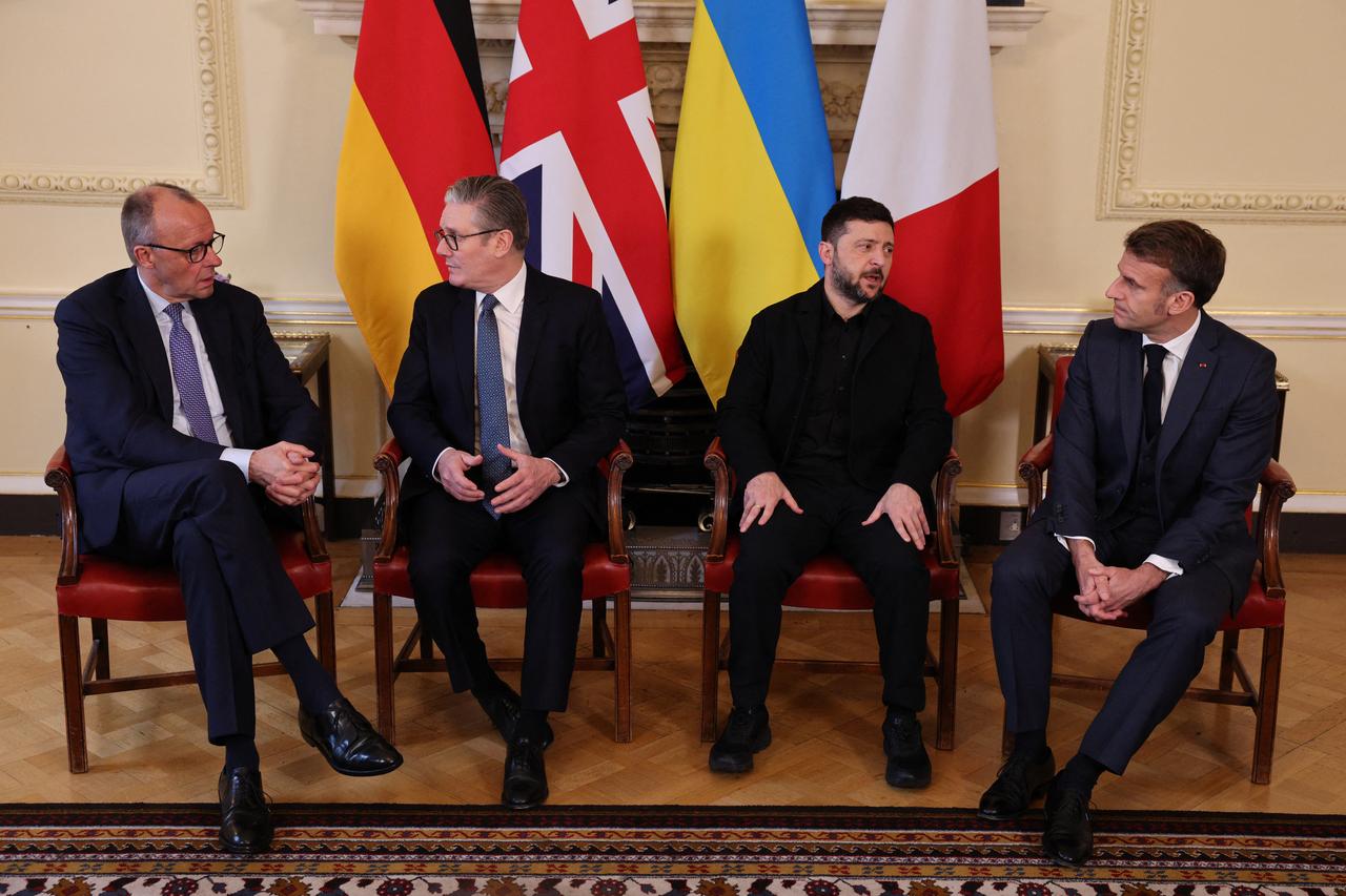 (L-R) Germany's Chancellor Friedrich Merz, Britain's PM Keir Starmer, Ukraine's President Volodymyr Zelensky and France's President Emmanuel Macron sit down ahead of a meeting inside 10 Downing Street in central London on Dec. 8, 2025. (AFP Photo)