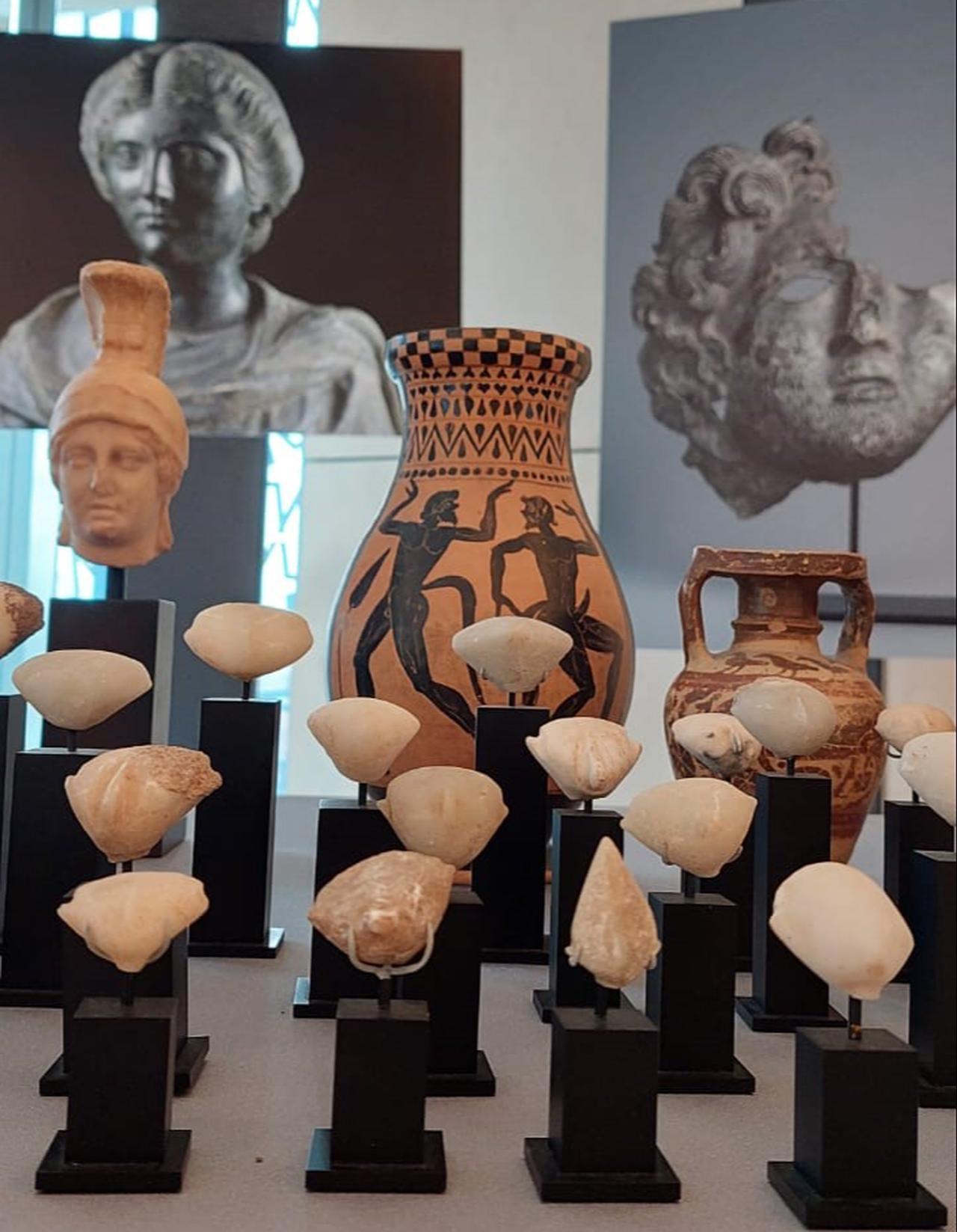 Kilia type idol heads and other repatriated Anatolian artifacts are displayed in New York ahead of their return to Türkiye, Dec. 5, 2025. (AA Photo)