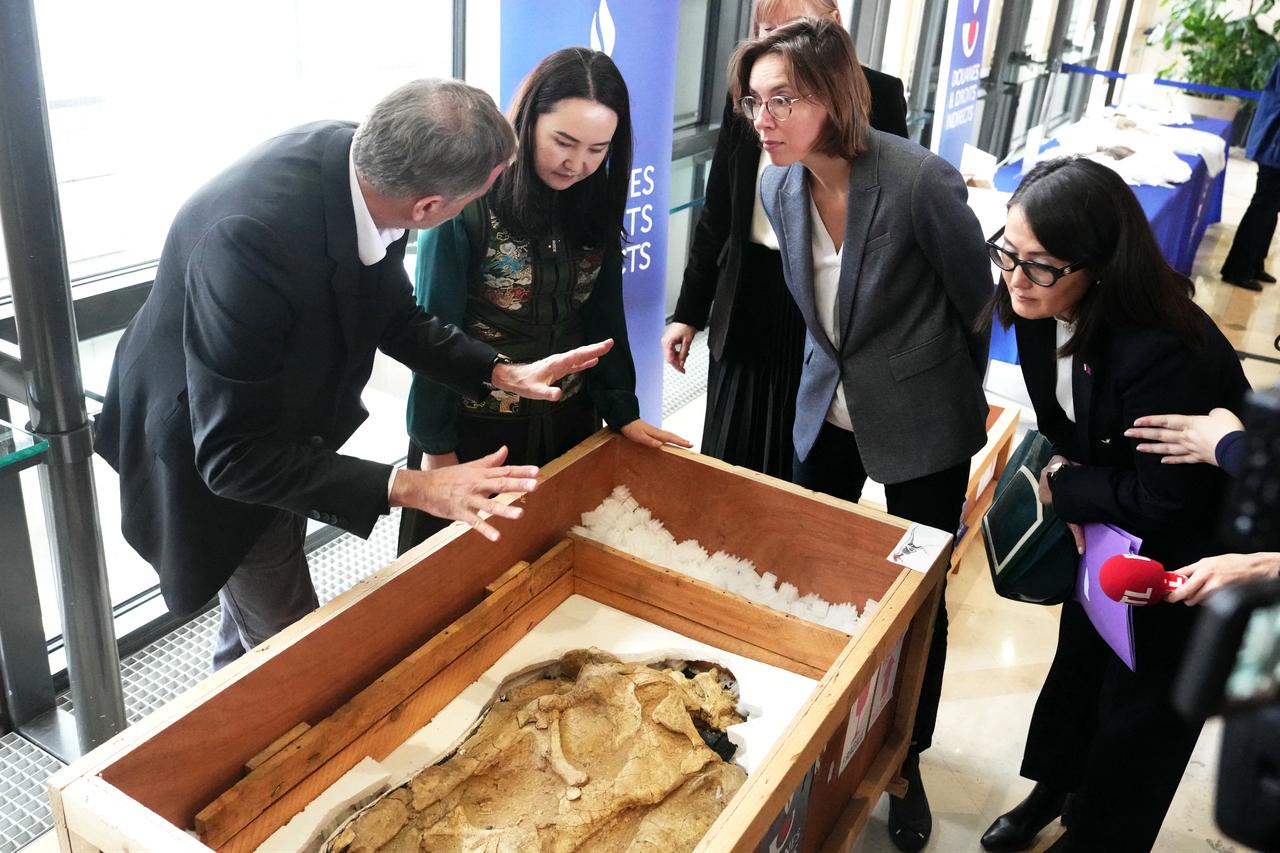 Minister of Culture, Sports, Tourism and Youth of Mongolia Undram Chinbat (C-L) and France’s Public Accounts Minister Amelie de Montchalin (C-R) listen to a paleontology expert from the National Museum of Natural History (L) during a ceremony, where French customs formally returned seized prehistoric artifacts to Mongolian authorities at the Ministry of the Economy and Finance. Paris, France, December 8, 2025. (AFP Photo)