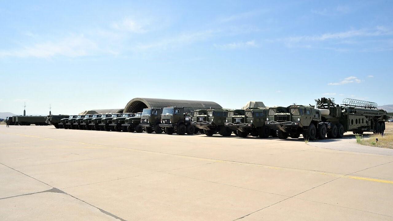 The final parts of the second battery of the Russian S-400 missile defense system arrive at Murted Airbase in Ankara, Türkiye, Sept. 15, 2019. (Photo via Turkish National Defense Ministry)