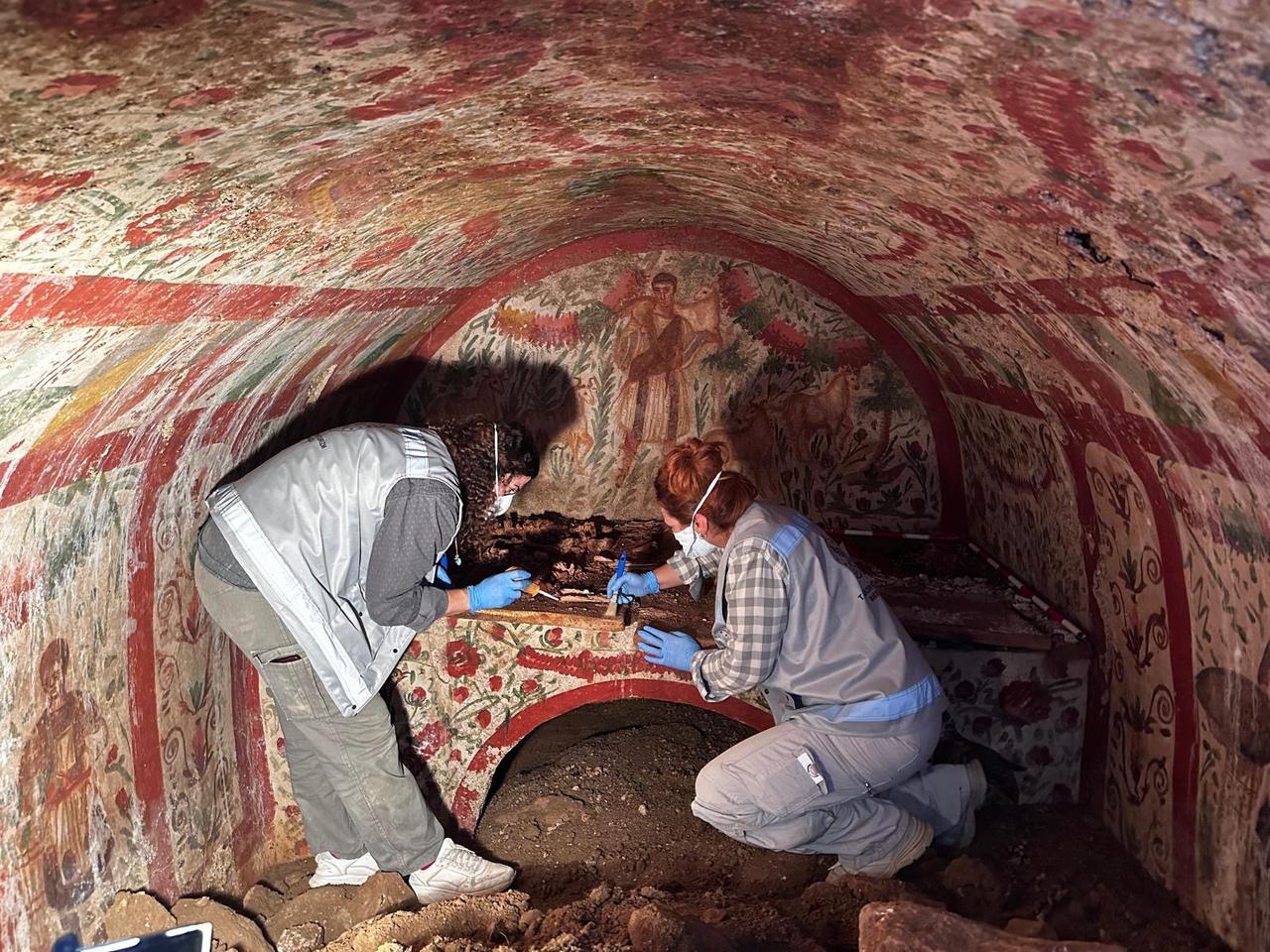 General view of the frescoed chamber tomb at Hisardere Necropolis in Iznik, showing the Good Shepherd scene on the back wall and painted vegetation around it, Dec. 9, 2025. (Photo via Instagram/@arkeolojihaber)
