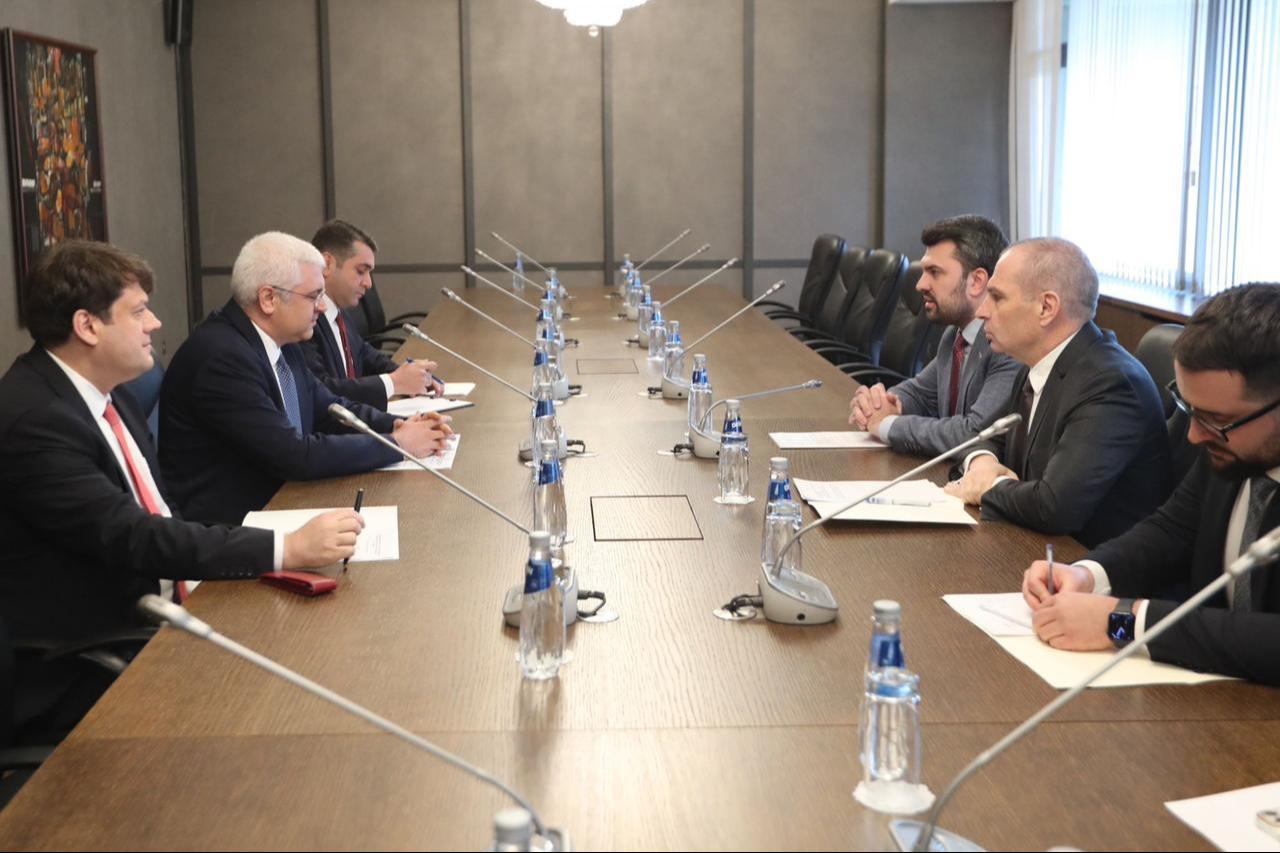 During the meeting between Deputy Prime Minister and Minister of Transport and Communications Grozdan Karadjov, Minister of Foreign Affairs Georg Georgiev and Turkish Ambassador Mehmet Sait Uyanik. December 8, 2025. (Photo via Ministry of Transport and Communications of Bulgaria)