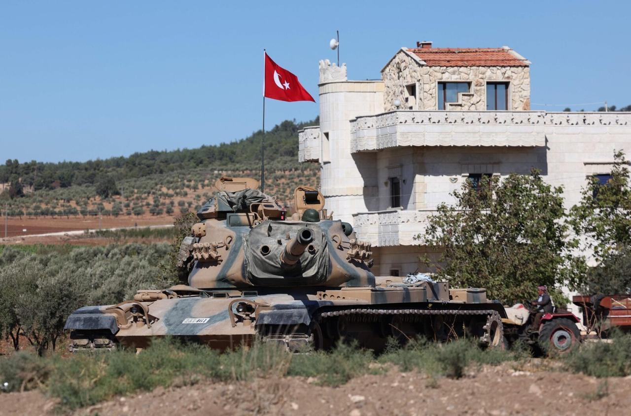A Turkish army tank is deployed near the area of Kafr Jannah on the outskirts of the Syrian town of Afrin, Oct. 19, 2022. (AFP Photo)