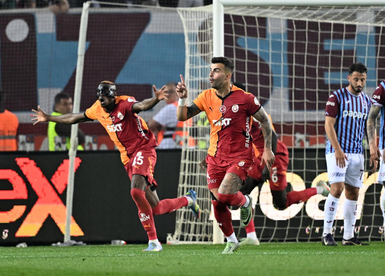 Galatasaray defeats Trabzonspor 2-0, moves closer to title